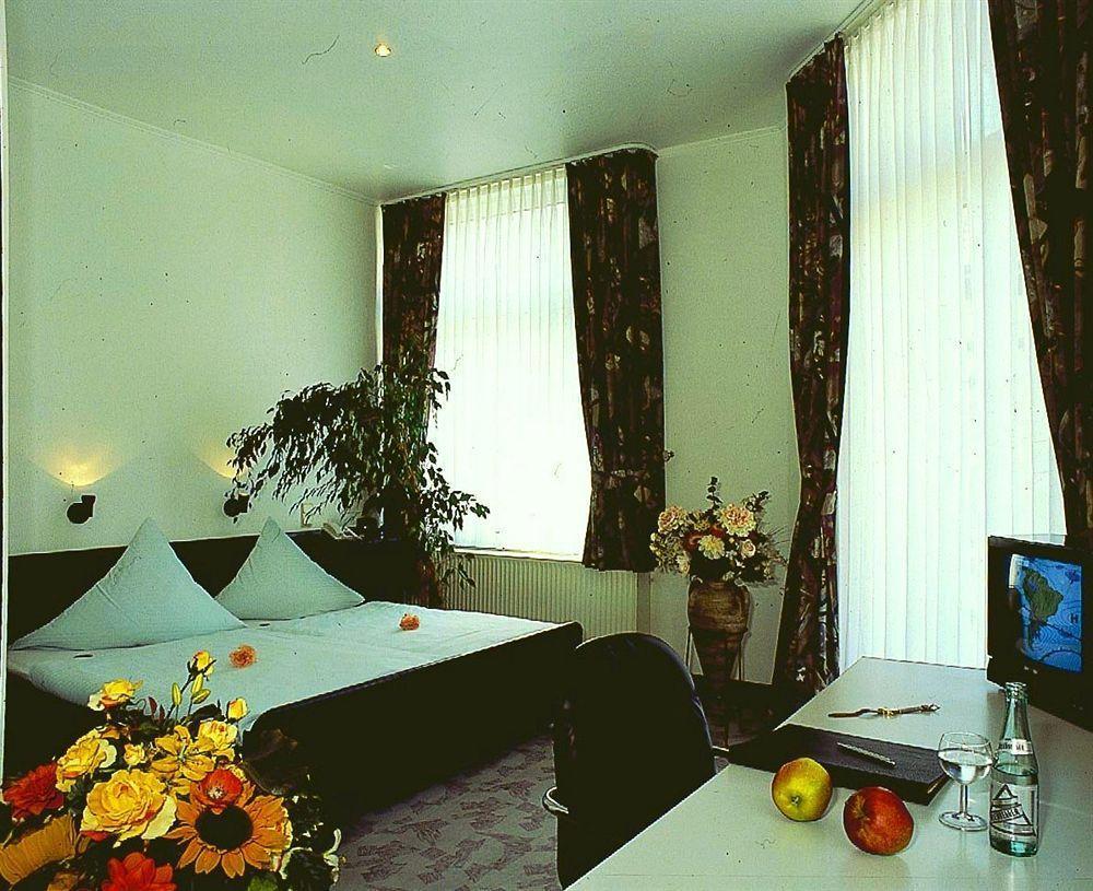 Hotel Garni Haus Hindenburg Koenigswinter Exterior photo